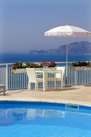 Hotel Crystal Sea