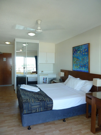 Hotel Cullen Bay Resort