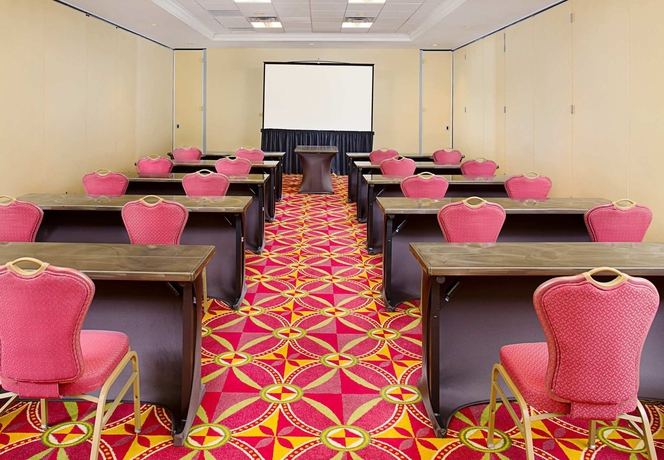Hotel Dallas Marriott Suites Market