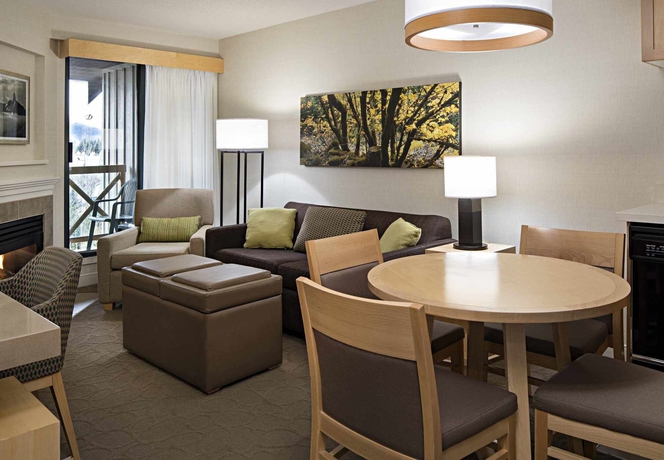 Hotel Delta Whistler Village Suites