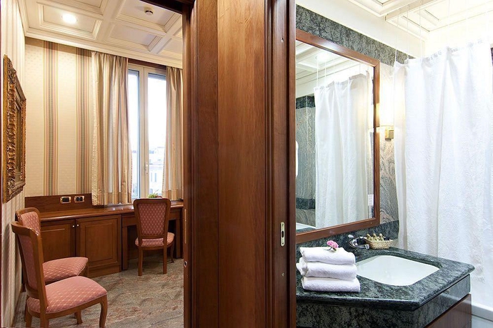 Hotel Dock (All Suites)