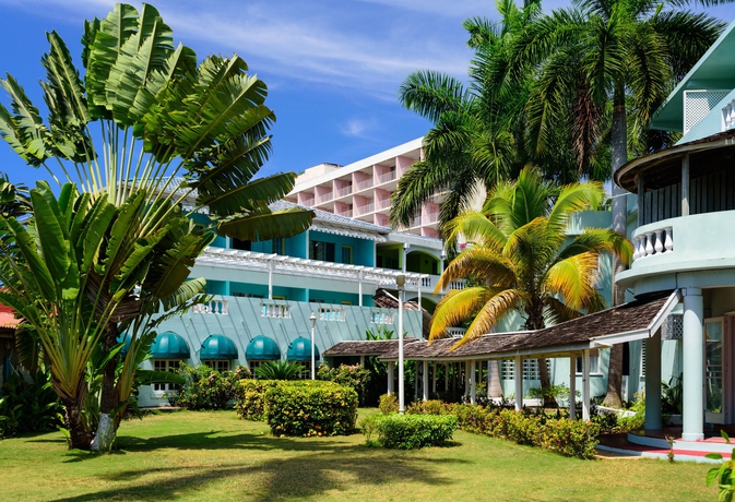 Hotel Doctors Cave Beach 