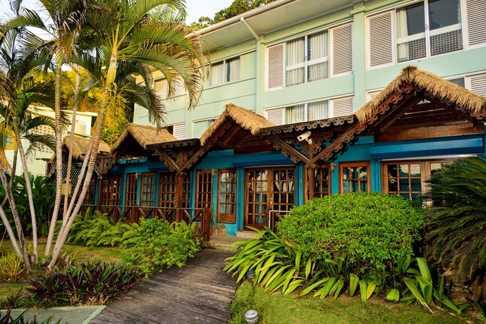 Hotel Doctors Cave Beach 