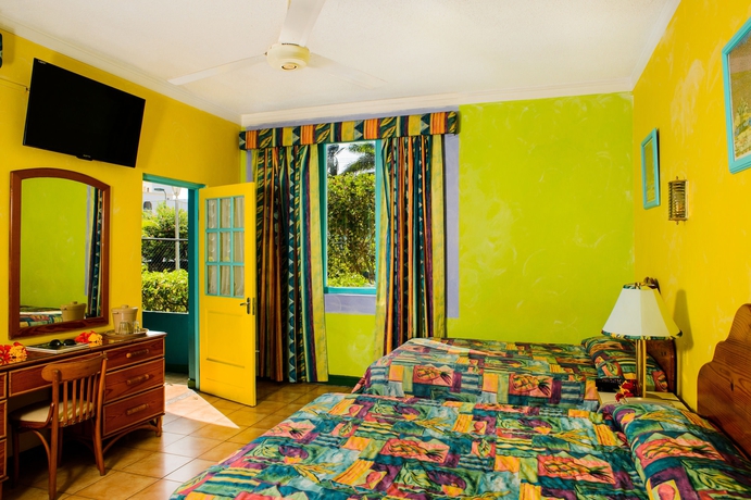 Hotel Doctors Cave Beach 