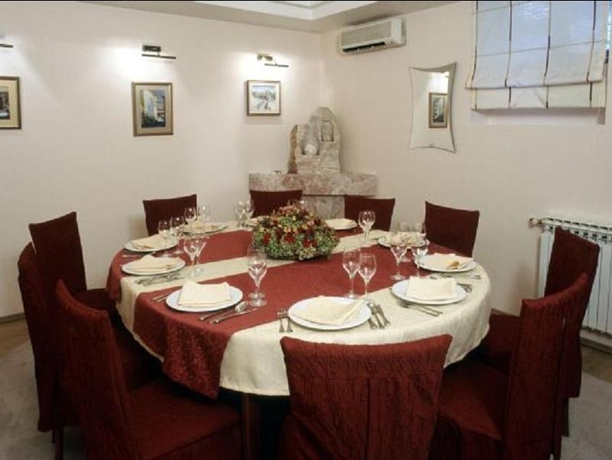 Hotel Dora