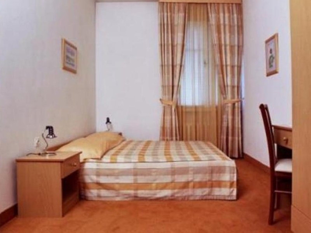 Hotel Dora