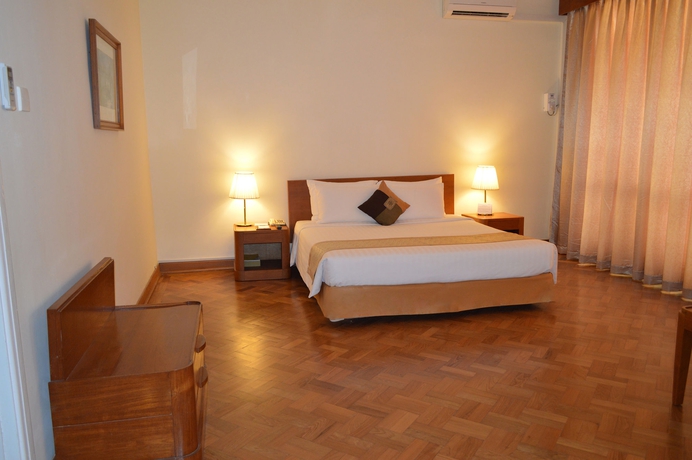 Hotel Dusit Inya Lake