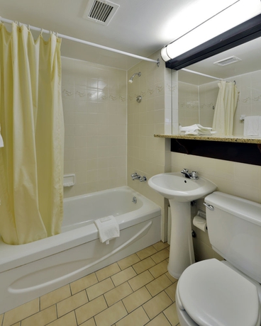 Hotel Embassy & Suites