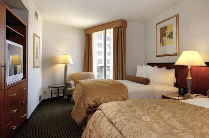 Hotel Embassy Suites Center