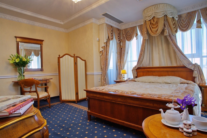 Hotel Emerald