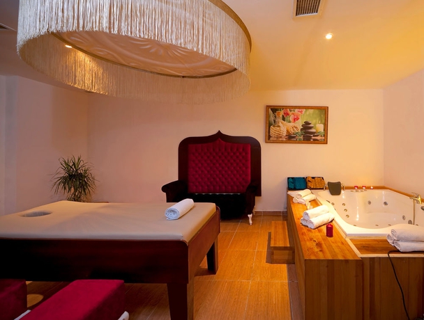 Hotel Emir Beach