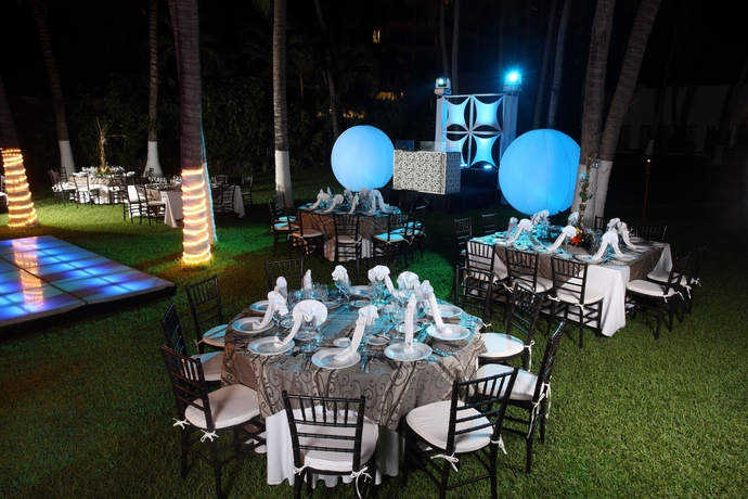 Hotel Emporio Ixtapa