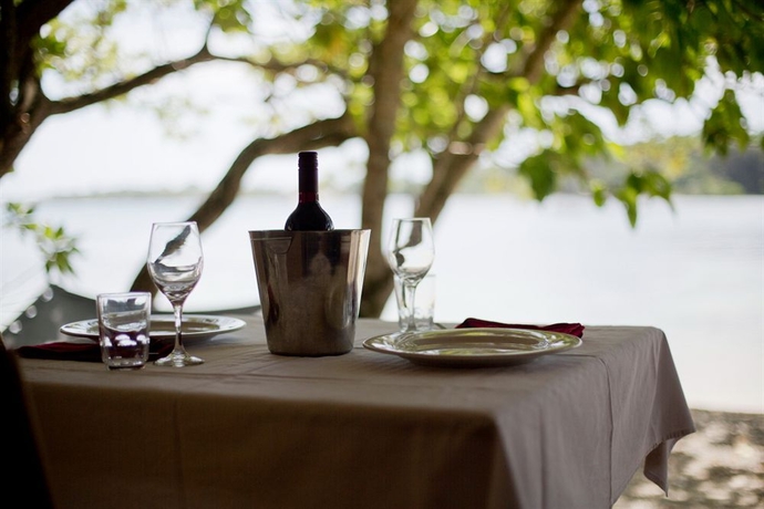 Hotel Erakor Island Resort & Spa