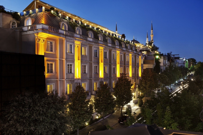 Hotel Eresin Crowne