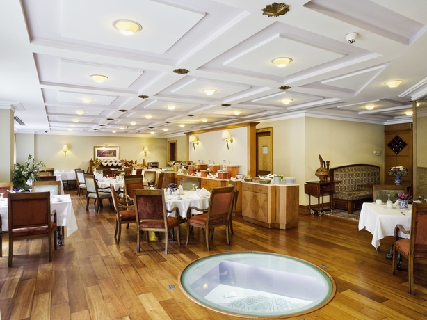 Hotel Eresin Crowne