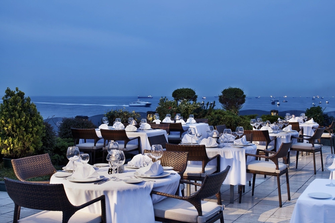Hotel Eresin Crowne