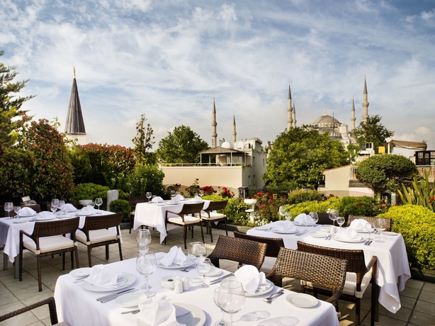 Hotel Eresin Crowne