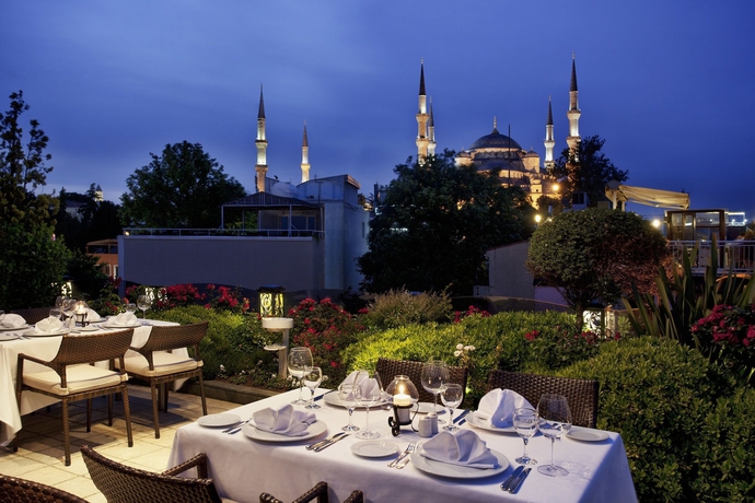 Hotel Eresin Crowne