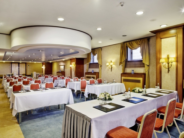 Hotel Eresin Crowne