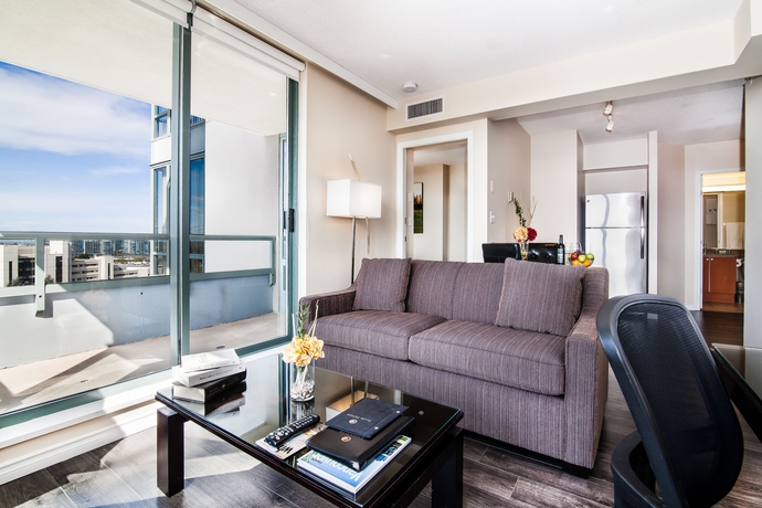 Hotel Executive Airport Plaza & Conference Centre