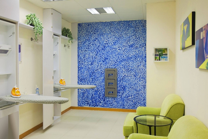 Hotel Express By Holiday Inn Causew