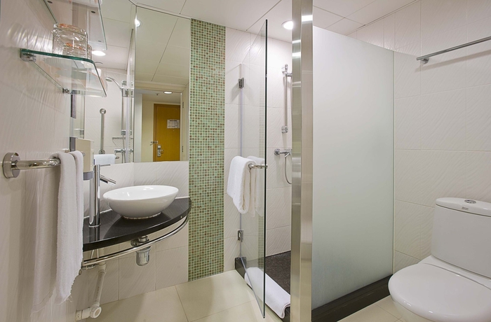 Hotel Express By Holiday Inn Causew