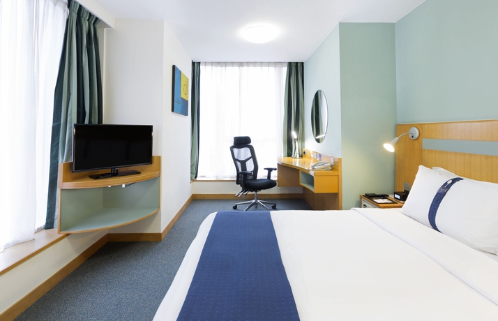 Hotel Express By Holiday Inn Causew