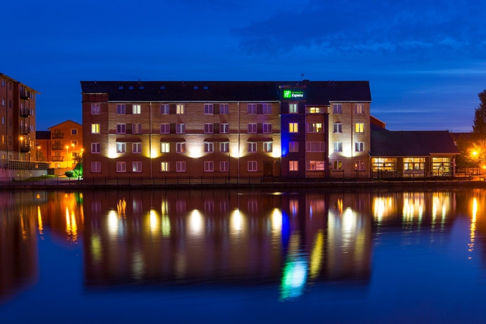 Hotel Express By Holiday Inn