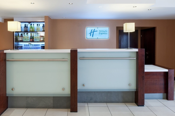 Hotel Express By Holiday Inn