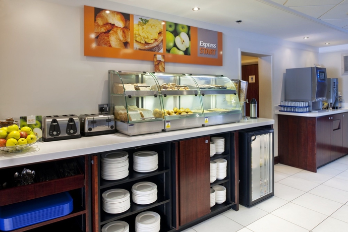 Hotel Express By Holiday Inn