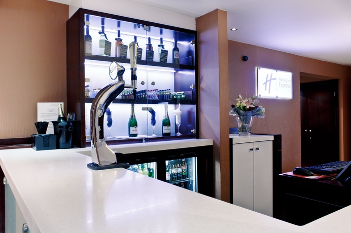 Hotel Express By Holiday Inn