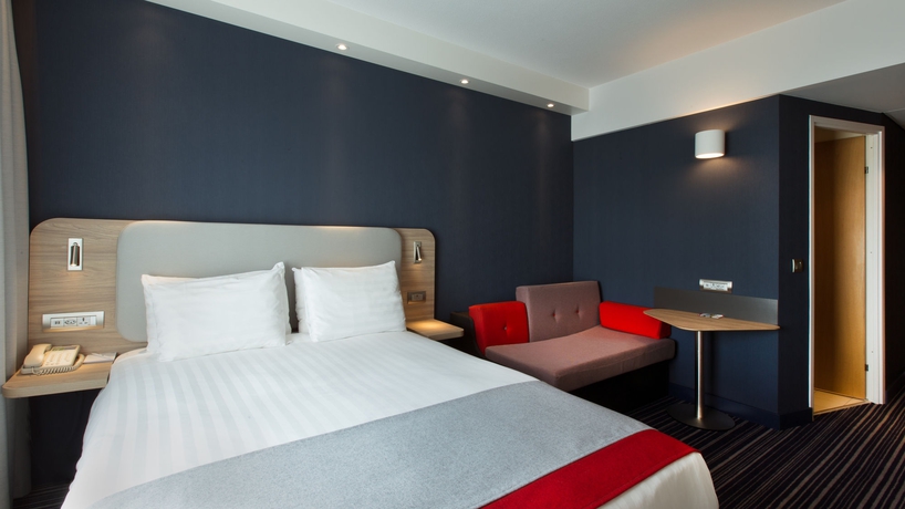 Hotel Express By Holiday Inn Geneva Airport