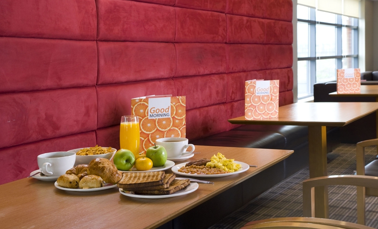 Hotel Express By Holiday Inn London - Luton Airport