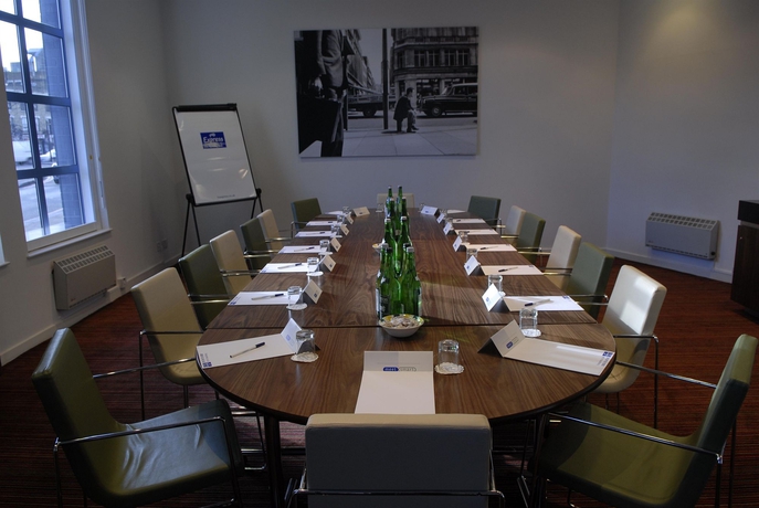 Hotel Express By Holiday Inn London City