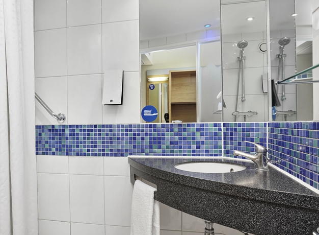 Hotel Express By Holiday Inn London Newbury Park