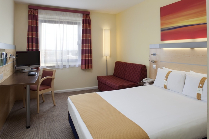 Hotel Express By Holiday Inn London Newbury Park