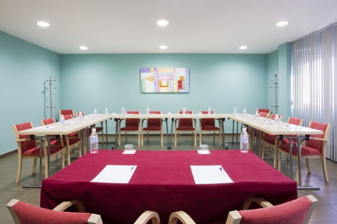 Hotel Express By Holiday Inn Madrid Airport
