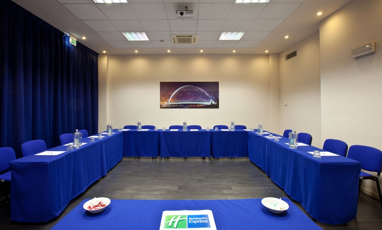 Hotel Express By Holiday Inn R.E.