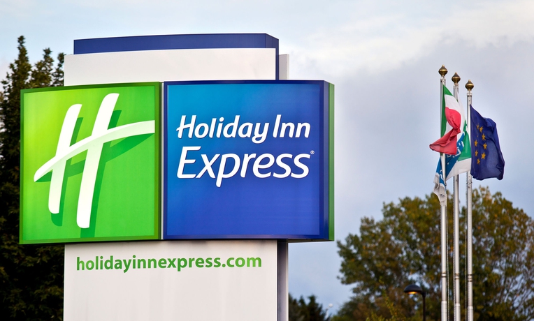 Hotel Express By Holiday Inn R.E.
