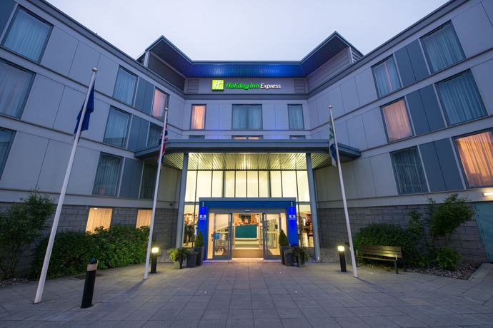 Hotel Express By Holiday Inn Stansted Airport