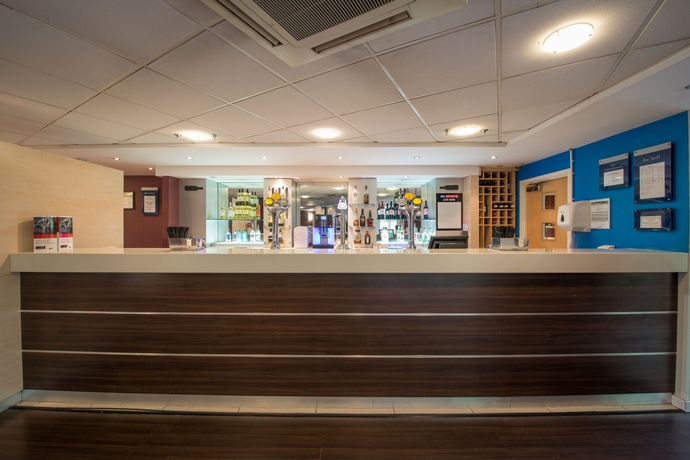 Hotel Express By Holiday Inn Stansted Airport