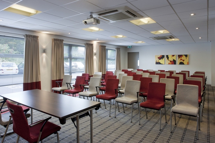 Hotel Express By Holiday Inn Swindon - West