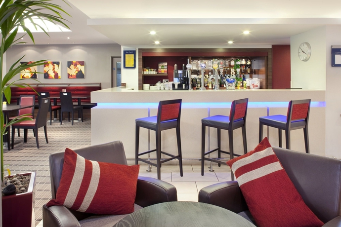 Hotel Express By Holiday Inn Warwick