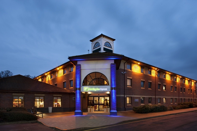 Hotel Express By Holiday Inn Warwick