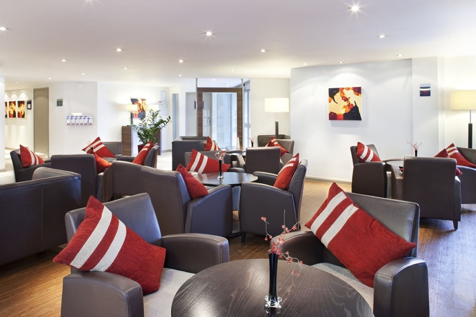 Hotel Express By Holiday Inn Warwick