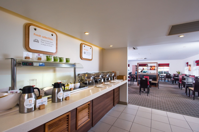 Hotel Express By Holiday Inn Warwick