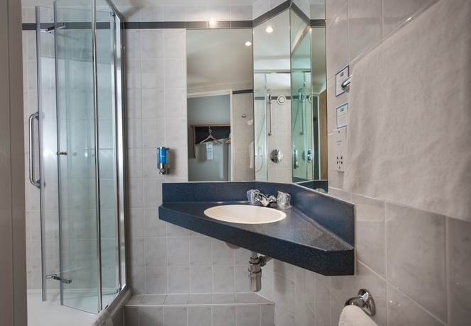 Hotel Express By Holiday Inn Warwick