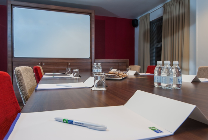 Hotel Express Holiday INN Bristol North