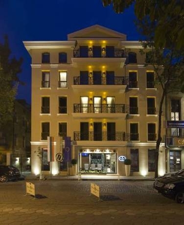 Hotel Famous House