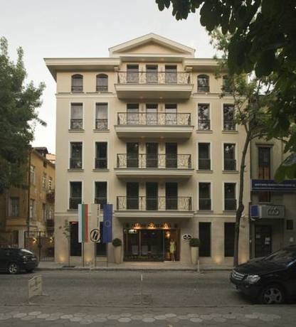 Hotel Famous House